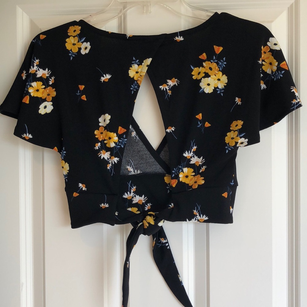NWOT H&M Floral Crop Top w/ Tieback XS